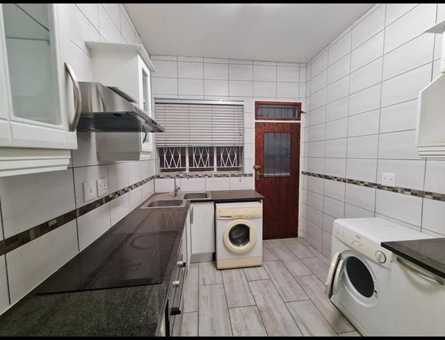 2 BEDROOM PROPERTY TO RENT IN ROSEBANK